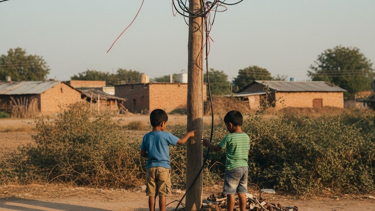 झांसी में अर्थिंग की तार के चपेट में आने से 2 मासूम बच्चों की चली गई जान,आखिर कैसे हुआ ये सब jhansi News: सांकेतिक तस्वीर