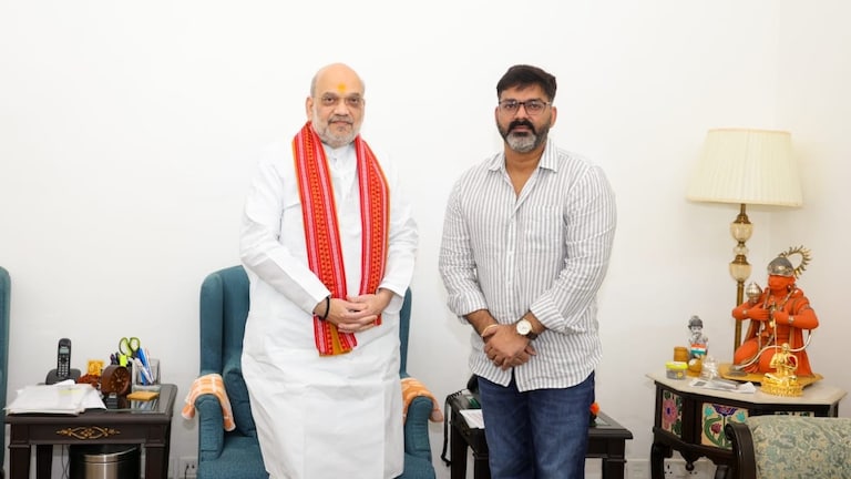 भोजपुरी सुपरस्टार पवन सिंह ने किया बिहार विधानसभा चुनाव लड़ने से इनकार, खुलकर बता दी ये वजह केंद्रीय गृह मंत्री अमित शाह के साथ पवन सिंह