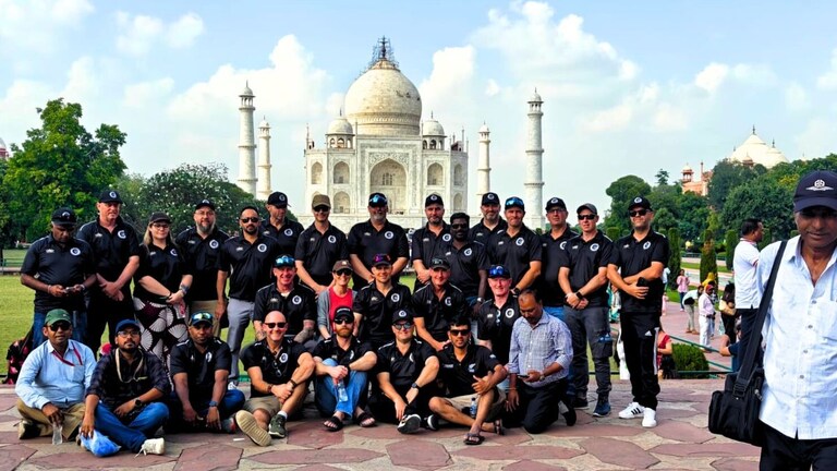 गुपचुप तरीके से ताजमहल पहुंचे न्यूजीलैंड क्रिकेट टीम के खिलाड़ी, आम पर्यटकों की तरह की सैर UP Tak