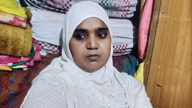 बागपत की मस्जिद में मिली इसराना और उसकी 2 बेटियों की लाश... वारदात से पहले बंद कर दिए गए CCTV कैमरे तस्वीर में इसराना