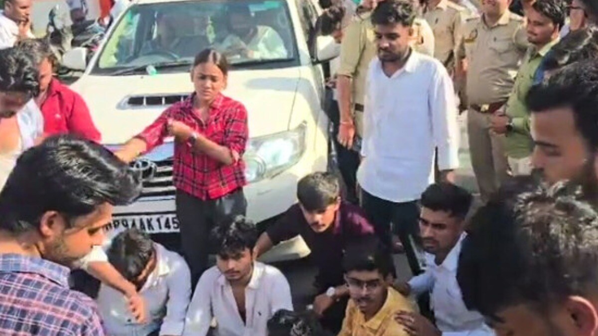 मुलायम सिंह यादव की पुण्यतिथि पर बुंदेलखंड यूनिवर्सिटी में बवाल, सपा छात्र सभा और ABVP वाले भिड़े UP Tak