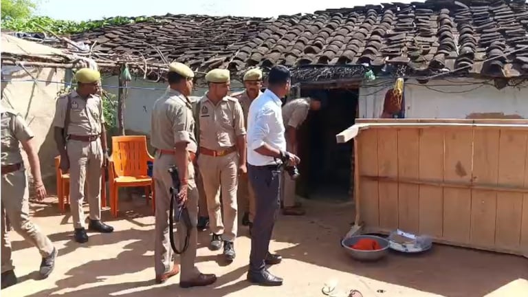 14 दिन पहले दिल्ली से फतेहपुर घर लौटे मुकेश निषाद ने पत्नी को मार खुद भी जान दे दी, ऐसा क्या देख लिया उसने? Fatehpur, Fatehpur news, Fatehpur police, Fatehpur crime, Fatehpur crime news, up news, फतेहपुर, फतेहपुर न्यूज, फतेहपुर पुुलिस, यूपी न्यूज, यूपी क्राइम