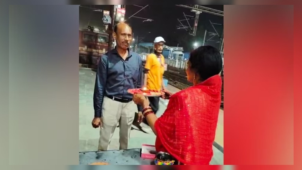 Kanpur Central Karwa Chauth, Karwa Chauth celebration train station, Woman celebrates Karwa Chauth husband, Viral Karwa Chauth video, Karwa Chauth 2025 news, Train platform festival moment