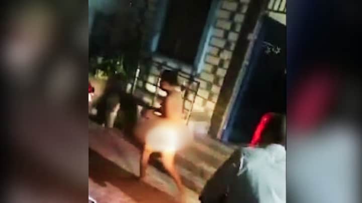 कॉलोनी में न्यूड होकर घूमता है बंटी और महिलाओं को करता है अश्लील इशारे, मेरठ का ये मामला सुनकर पुलिस भी चौंक गई Meerut News