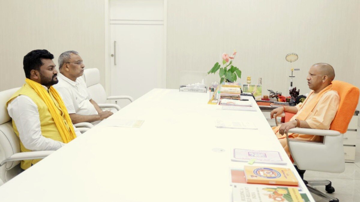 Azamgarh, Azamgarh News, OP Rajbhar, Om Prakash Rajbhar, UP News, Road Construction, CM Yogi Adityanath, Yogi Adityanath, CM Yogi, आजमगढ़, सीएम योगी, योगी आदित्यनाथ, यूपी न्यूज, सड़क निर्माण