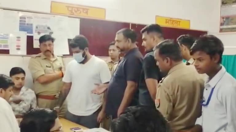गगन यादव को घर से ऐसे उठा ले गई इटावा पुलिस, रिचा यादव ने वीडियो पोस्ट का दिखाया पूरा सीन Dadarpur violence suspect arrest, Gagan Yadav caught, Itawa police news, crime branch arrest, latest Itawa crime update, who got arrested in Dadarpur, Itawa local news today, Itawa news, Dadarpur case update