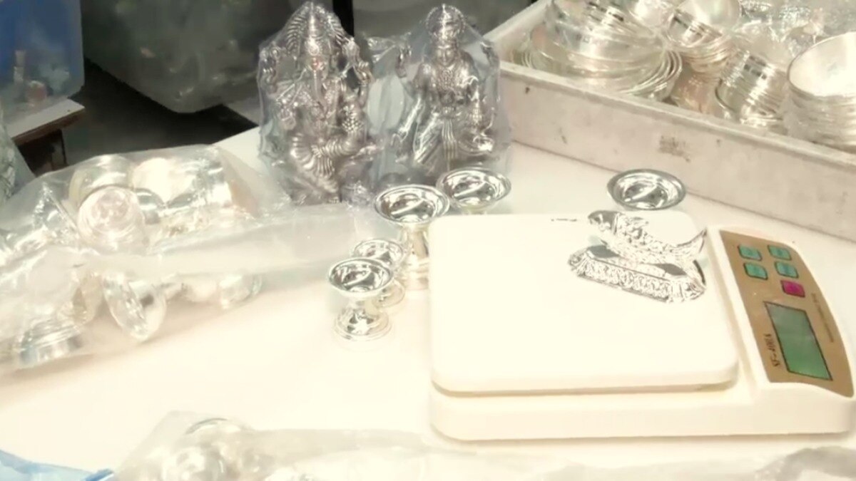 Silver rate, today's silver rate, silver rate in Lucknow, silver rate in Meerut, latest silver price in Lucknow, Lucknow news, चांदी के दाम, आज के चांदी के रेट, लखनऊ में चांदी के रेट, मेरठ में चांदी के रेट, चांदी की कीमत लेटेस्ट, लखनऊ, लखनऊ न्यूज