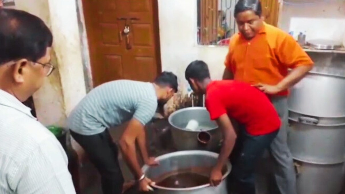 गाजीपुर की मशहूर मिठाई दुकानों पर छापा, अंदर से जैसा घी, खोया, छेना मिला उसे जान हो जाएंगे हैरान