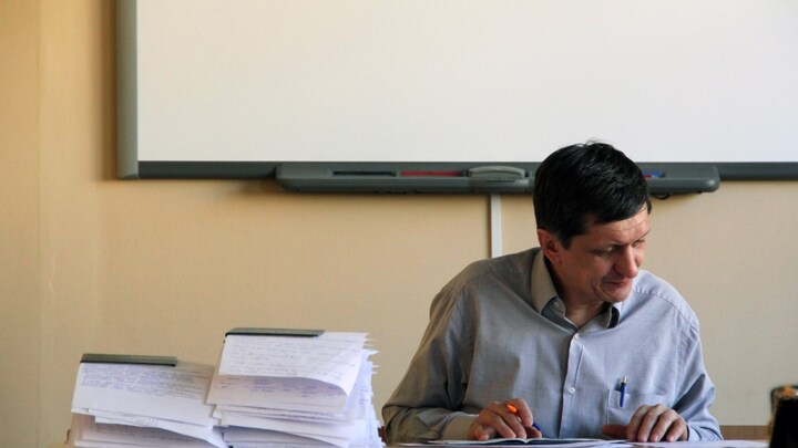 DU Recruitment 2025: दिल्ली विश्वविद्यालय में एसोसिएट प्रोफेसर और प्रोफेसर के 56 पदों पर निकली भर्ती, जानें अप्लाई करने की पूरी प्रोसेस UP Tak