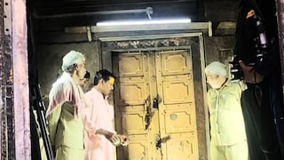 धनतेरस पर खोला गया बांके बिहारी मंदिर का 'रहस्यमयी कमरा'... 54 साल बाद जब खुले ताले तो ऐसा था अंदर का नजारा UP Tak