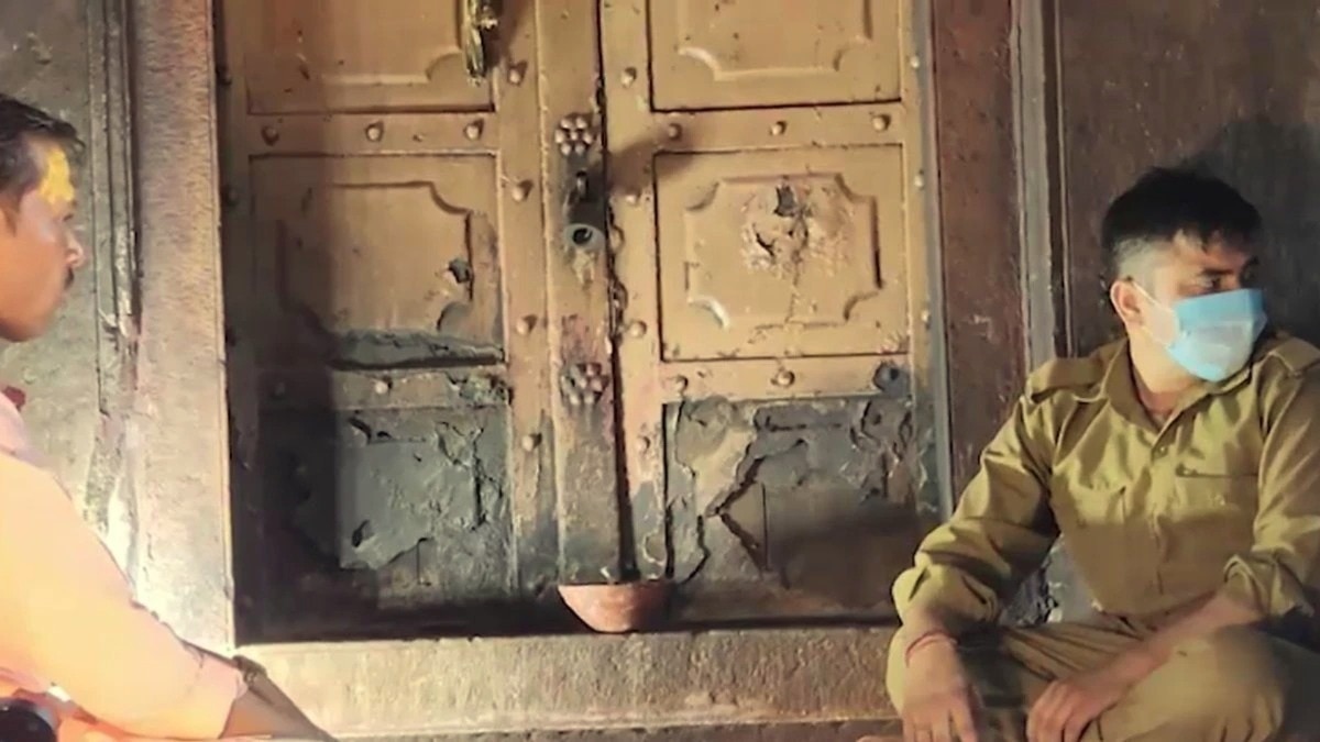 54 साल बाद खोला गया बांके बिहारी मंदिर का खजाना कमरा, अंदर क्या-क्या मिला? फर्श पर ये देख उड़े सभी के होश