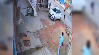 निशाना बनाकर मारी ईंट और लगते ही रविंद्र पासी की हो गई मौत! प्रयागराज में बीच सड़क खेला गया खूनी खेल UP Tak