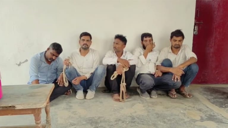 ये 5 युवक इटावा के ग्रामीण इलाकों में चलाते थे नकली नोट…पुलिस ने दबोचा तो गजब कांड सामने आया Etawah, Etawah news, Etawah police, Etawah crime news, Etawah crime, up news, up police, इटावा, इटावा न्यूज, इटावा क्राइम, इटावा पुलिस, यूपी न्यूज