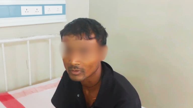 बेटी के साथ रेप करता देख समलैंगिक रामबाबू के प्राइवेट पार्ट पर उसके गे पार्टनर ने बोला हमला! देवरिया का ये कांड दिमाग हिला देगा Rambabu in hospital