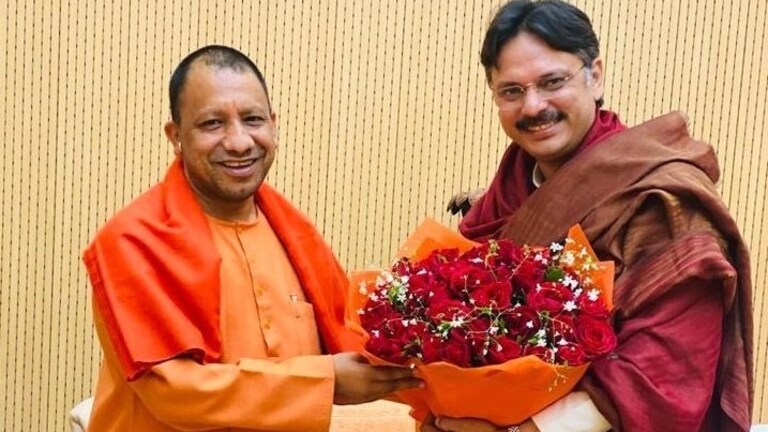 यूपी में बिगड़ रहा हिंदू और मुस्लिम आबादी का बैलेंस!... MLA राजेश्वर सिंह ने ADP प्लान के लिए CM योगी को लिखी चिट्ठी CM Yogi and Rajeshwar Singh