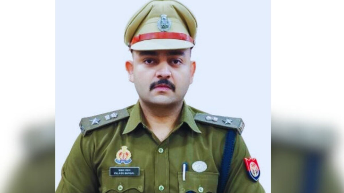 बांदा में मोरंग माफियाओं से हर ट्रक पर ली जा रही थी 7000 रुपये की रिश्वत… एसपी पलाश बंसल ने इन 2 पुलिसवालों को किया सस्पेंड SP Palash Bansal