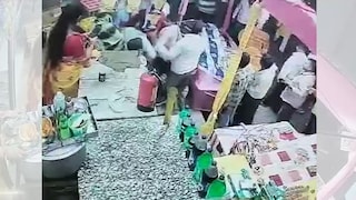 बेकरी की दुकान पर दबंगों ने किया लाठी-डंडों से हमला, दुकानदार और महिलाओं से मारपीट का CCTV वीडियो सोशल मीडिया पर हुआ वायरल UP Tak