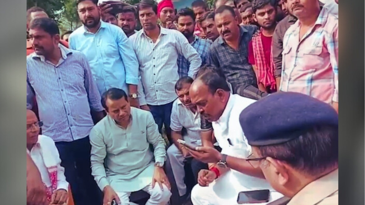 आप जिले को नहीं चला पा रहे...सुल्तानपुर में नहीं सुलझी उमाशंकर दुबे हत्याकांड की मिस्ट्री तो MLA राजेश गौतम ने दे दी SP को धमकी