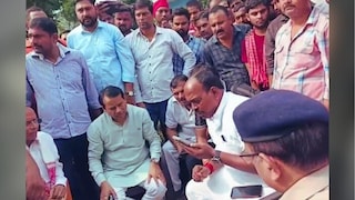 आप जिले को नहीं चला पा रहे...सुल्तानपुर में नहीं सुलझी उमाशंकर दुबे हत्याकांड की मिस्ट्री तो MLA राजेश गौतम ने दे दी SP को धमकी UP Tak
