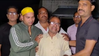 आगरा में तेज रफ्तार कार ने सड़क किनारे खड़े 7 लोगों को रौंदा, 5 की दर्दनाक मौत... ड्राइवर का नाम सामने आया मृतकों के परिजन की तस्वीर