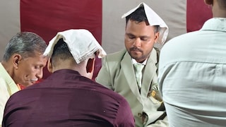 झांसी में तिलक की रस्म पर दूल्हे पुष्पेंद्र और उसके पिता आसाराम ने की ऐसी मांग जो पूरी नहीं हुई... फिर दोनों हो गए फरार UP Tak