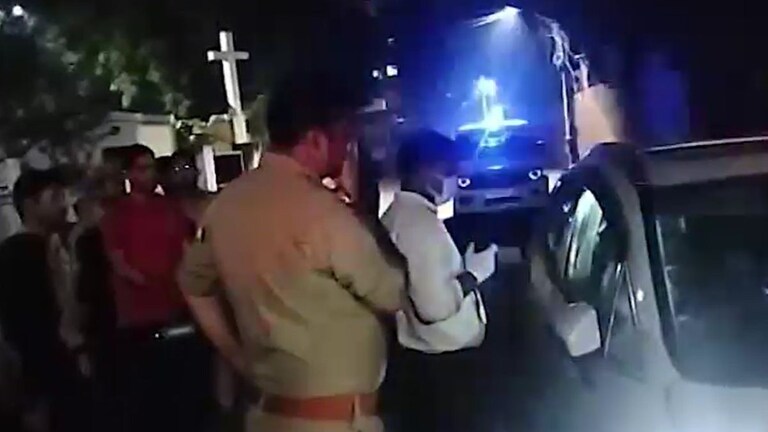 लखनऊ के हजरतगंज में कार के अंदर युवक ने खुद को गोली मारकर की आत्महत्या, डीएम आवास के पास मचा हड़कंप UP Tak