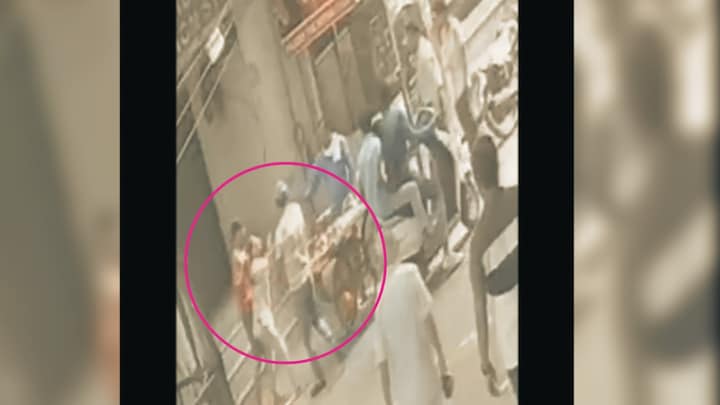 मंदिर जा रही थी शिवानी तभी वीरेंद्र द्विवेदी ने 21 रिश्तेदारों संग उसे दौड़ा दिया… बाल पकड़े, सड़क पर घसीटा और कपड़े फाड़ दिए, पर क्यों? Lucknow News