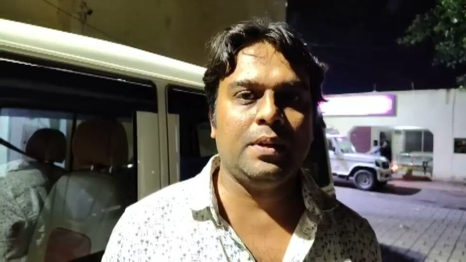 तस्वीर में प्रतीक गुप्ता