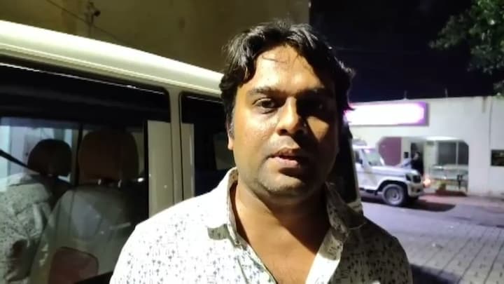 लखनऊ में प्रतीक गुप्ता से 2 लाख की रिश्वत लेने पहुंचा था दारोगा धनंजय सिंह, पैसे मिलने से पहले ही हो गया कांड तस्वीर में प्रतीक गुप्ता