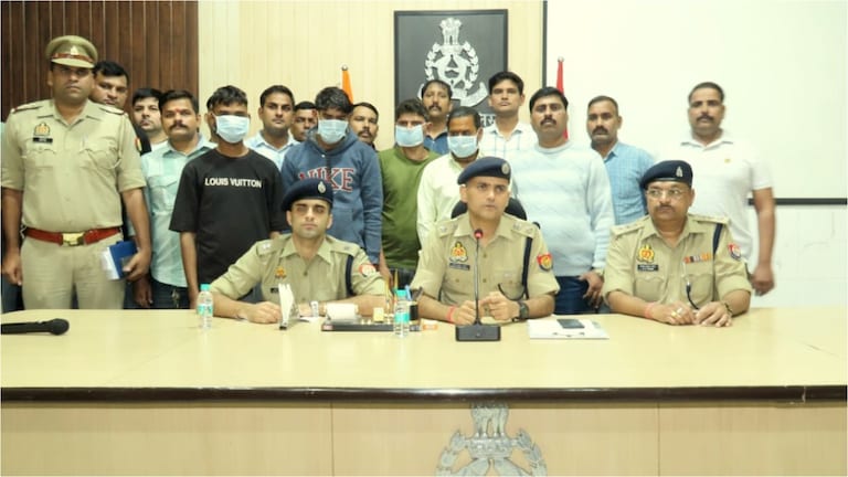 अलीगढ़ के मंदिरों पर I Love Muhammad लिख रहे थे जीशांत, दिलीप,आकाश और अभिषेक, वजह ने पुलिस को भी चौंकाया Aligarh, Aligarh news, Aligarh police, Aligarh crime, Aligarh crime news, Aligarh  I Love Muhammad, up news, अलीगढ़, अलीगढ़ न्यूज, अलीगढ़ पुलिस, यूपी न्यूज