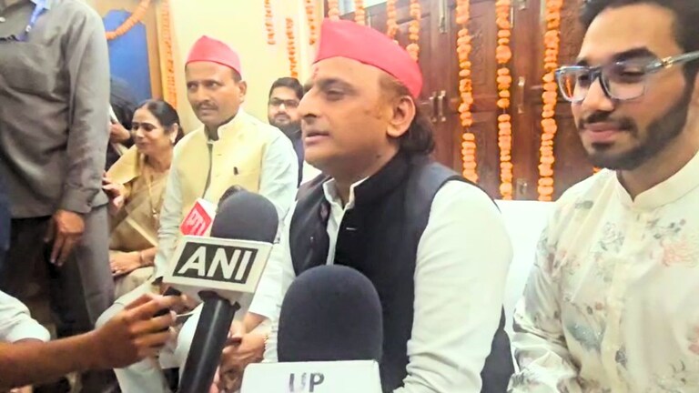 गाजीपुर में बैठ अखिलेश यादव ने बिहार चुनाव के नतीजे को कर दिया प्रिडिक्ट! तेजस्वी-नीतीश को लेकर ये बोले UP Tak