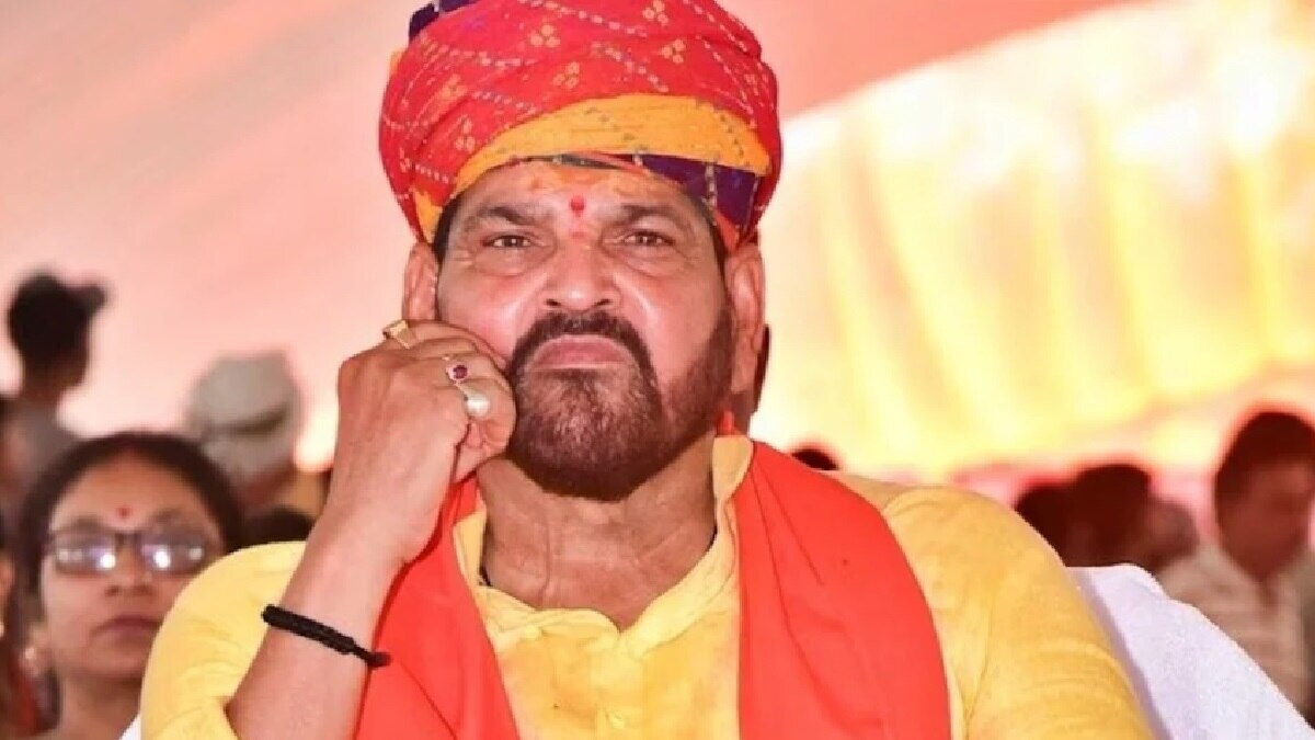 बिहार के खेत में क्यों करानी पड़ी बृजभूषण सिंह के हेलीकॉप्टर की एमरजेंसी लैंडिंग... वो बोले- 'मैं सेफ हूं' Brij Bhushan Singh statement on POCSO