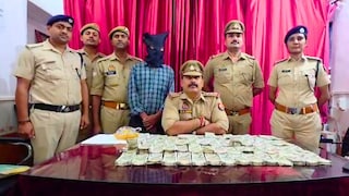 प्लास्टिक के थैलों में 500-500 के नोटों की गड्डियां... DDU जंक्शन पर जब बैग खुला तो सबके उड़े होश UP Tak