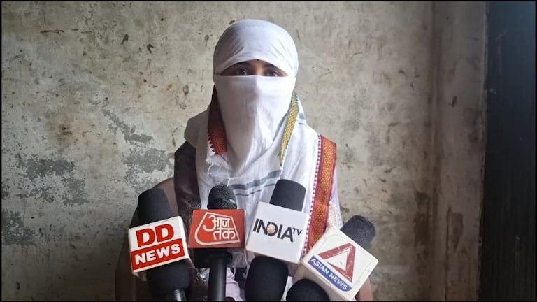 नाबालिग से प्रेम कर जुनैद ने बनाया अश्लील वीडियो और दोस्तों में बांटा! फिर इन 9 ने मिलकर लड़की का जीवन नर्क बना दिया UPTak