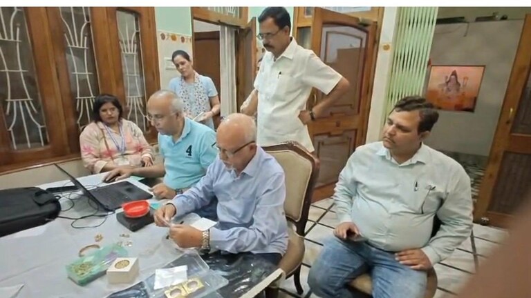 करोड़ों का फार्महाउस, 23 प्लॉट, कई मकान... रिटायर्ड इंस्पेक्टर प्रेमवीर सिंह राणा के ठिकानों पर छापेमारी में गजब प्रॉपर्टी निकली UP Tak