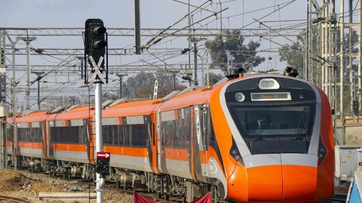 New Vande Bharat: यूपी को मिली नई वंदे भारत ट्रेन, बनारस से खजुराहो वाया बांदा, सारे स्टॉपेज और शेड्यूल जानिए Vande Bharat Varanasi Khajuraho