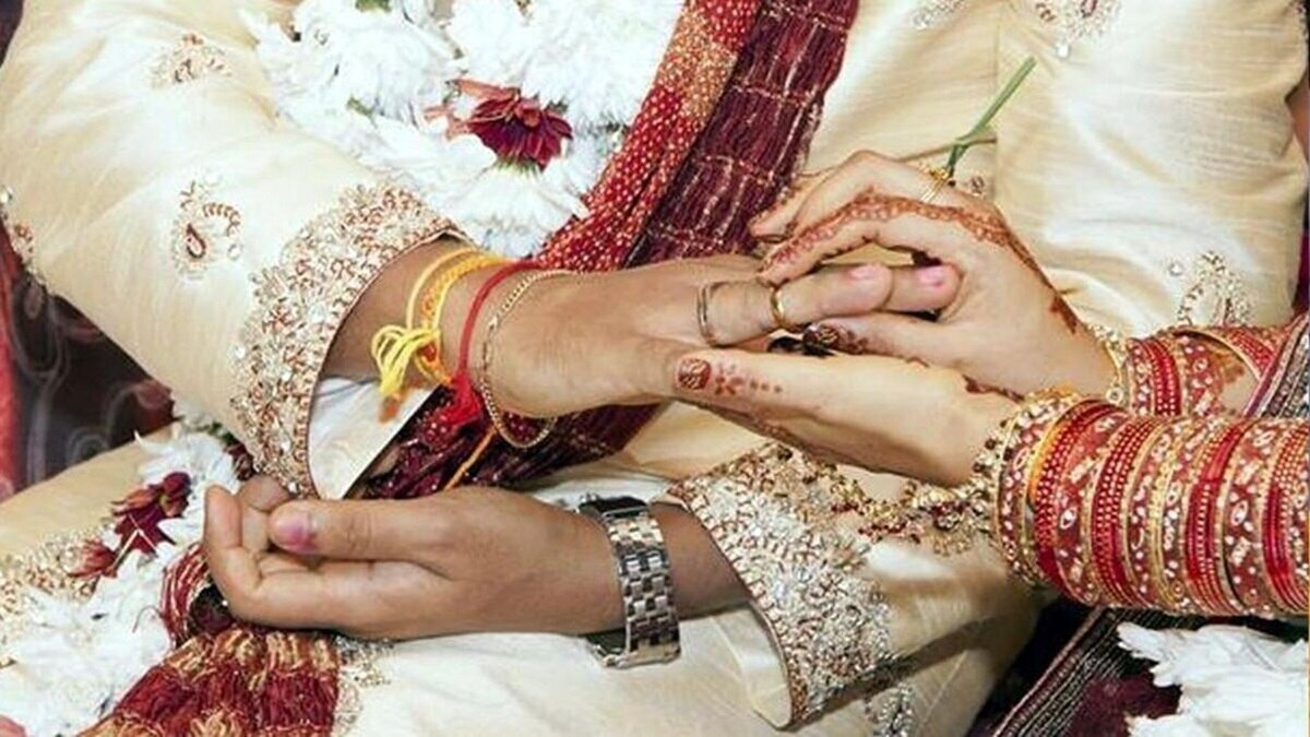 mathura, Mathura Wedding Broken, Groom Beaten, Dowry Dispute, Two Lakh rs Dowry,  Mathura shadi Breaks, Groom Beaten bride, मथुरा, शादी टूटी, दूल्हा पीटा, जेवर विवाद, दो लाख दहेज