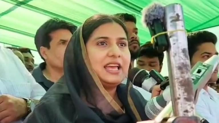 बिहार के किशनगंज में मुसलमानों के बीच खड़े होकर सपा सांसद इकरा हसन ने की 'बटेंगे तो...' वाली अपील    इकरा हसन