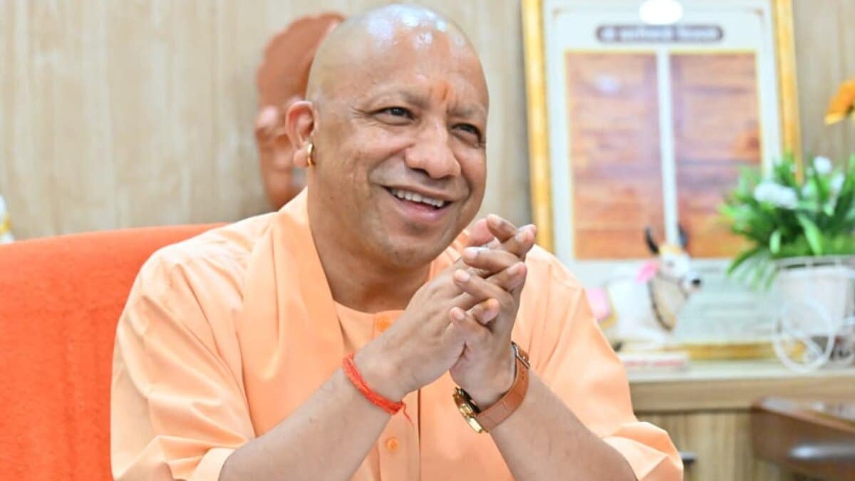 मुख्तार अंसारी की जमीन पर बने 10.7 लाख रुपये के फ्लैट की लॉटरी पूरी, इन लोगों को चाभी देंगे CM योगी CM Yogi Adityanath, Yogi Adityanath, CM Yogi, Mukhtar Ansari, flats built on Mukhtar Ansari's land, Lucknow, Lucknow News, flats in Lucknow, UP News, सीएम योगी आदित्यनाथ