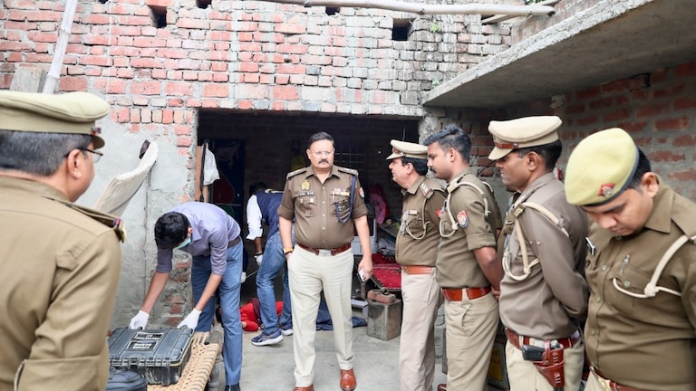 शाहजहांपुर के नूर मोहम्मद की 17 साल की बेटी फोन पर कर रही थी इससे बात, पिता ने देखा तो बन बैठा हैवान Shahjahanpur, Shahjahanpur news, Shahjahanpur police, Shahjahanpur crime news, Shahjahanpur crime, Shahjahanpur viral news, up news, शाहजहांपुर, शाहजहांपुर न्यूज, शाहजहांपुर क्राइम, यूपी न्यूज