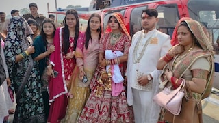 ग्रेटर नोएडा के रामपुर बांगर गांव से हेलिकॉप्टर पर हुई अर्जुन पंडित की दुल्हन अंजली की विदाई, कितना खर्च हुआ? UP Tak