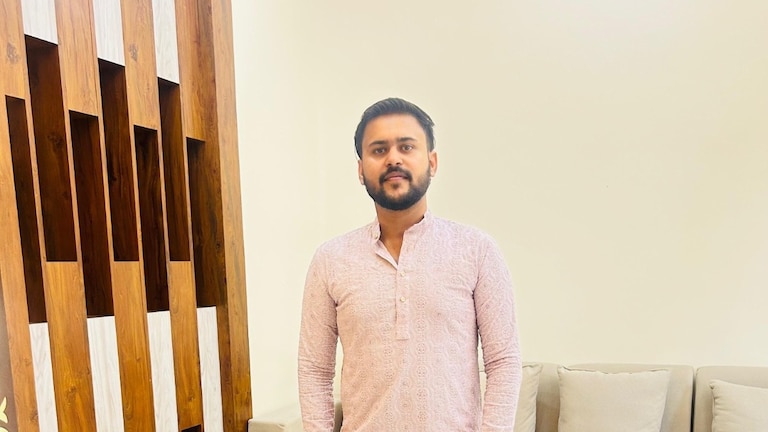 गाजियाबाद के OYO होटल में इस हाल में मिली इंजीनियर रजत भाटी की बॉडी, कमरे से और क्या-क्या मिला? Photo: Rajat Bhati