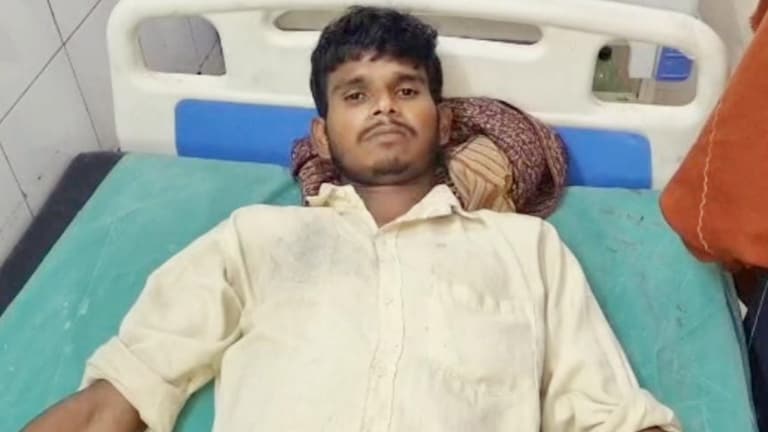 हरदोई के पुनीत वर्मा ने काला कोबरे का फन ही चबा डाला…जान बचाने के लिए इसने जो किया, दहल जाएंगे Hardoi, Hardoi news, Hardoi police, Hardoi crime news, Hardoi crime, up news, up crime, हरदोई, हरदोई न्यूज, हरदोई, सांप, कोबरा, काला कोबरा, कोबरे का फन चबाया, यूपी न्यूज