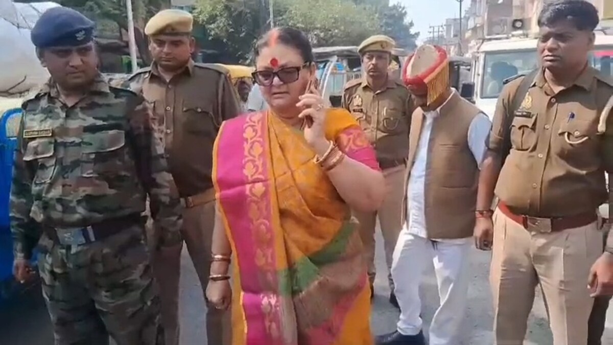 अभी मैं मुख्यमंत्री के सामने जाकर बैठ जाऊंगी... कानपुर की चर्चित मेयर प्रमिला पांडे का सड़क के बीचोंबीच भारी बवाल kanpur Mayor Pramila Pandey