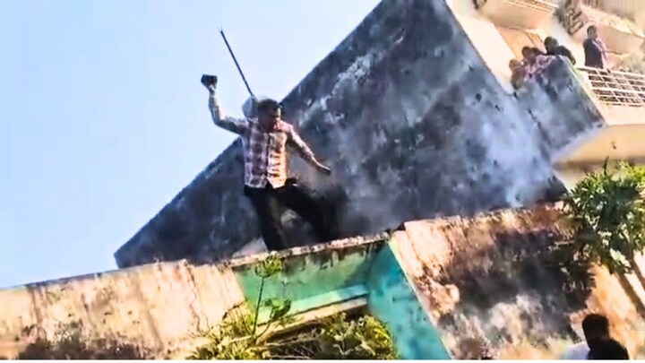 सहारनपुर का बालेश चढ़ गया छत पर और वहां से पत्नी और 2 बेटियों पर फेंकने लगा पत्थर, पर क्यों? Saharanpur Crime News