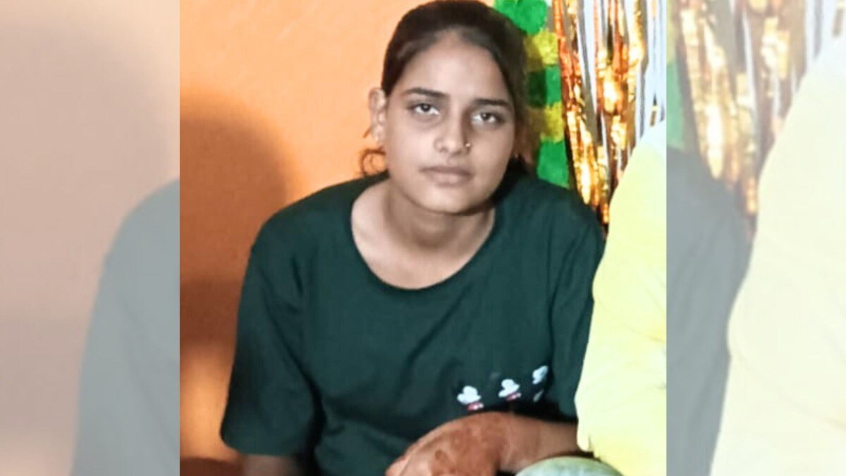 झांसी में मां की मौत के बाद पिता ने कर ली दूसरी शादी...अब 15 साल की खुशी का फंदे से लटका मिला शव, क्या है पूरी कहानी? UP Tak