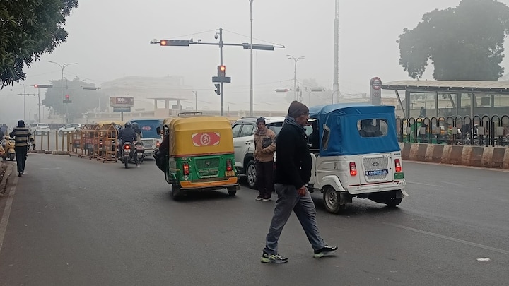 UP Weather update: बहराइच सबसे गर्म, बाराबंकी में 11°C तक गिरा पारा... यूपी में ठंड को लेकर आया अब ये अलर्ट UP Tak
