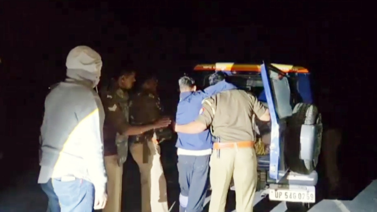राजेश यादव की पत्नी का था राजेश सिंह से संबंध, मऊ में फिर चलवाई गईं गोलियां, पूरा मामला चौंका देगा Mau, Mau news, Mau police, Mau crime, Mau crime news, up news, up crime news, up viral news, मऊ, मऊ न्यूज, मऊ पुलिस, मऊ क्राइम, यूपी न्यूज