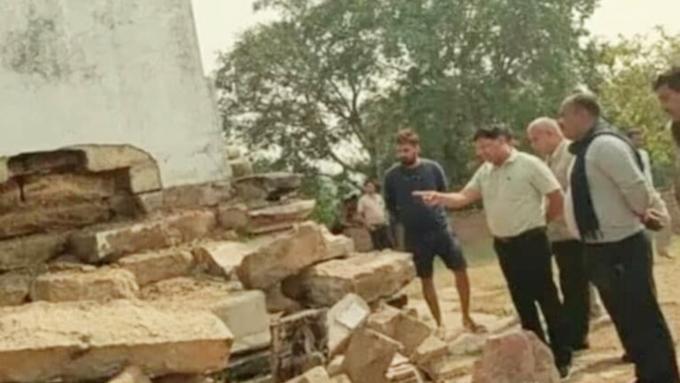 खजाने की खोज में पहाड़ी वाले प्राचीन मंदिर की दीवार काट कर दी खुदाई! मिला क्या? प्रयागराज में मचा हड़कंप Prayagraj, Prayagraj News, Prayagraj Police, Prayagraj Crime, UP News, प्रयागराज, प्रयागराज न्यूज, प्रयागराज पुलिस, प्रयागराज क्राइम, यूपी न्यूज