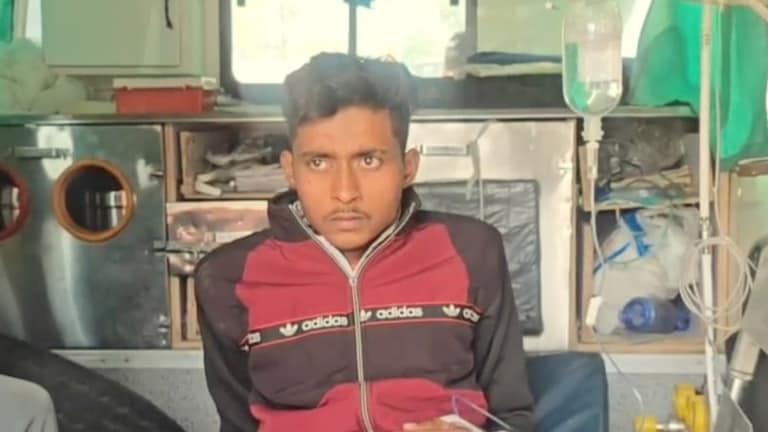 सांप ने हाथ पर काटा तो बागपत के रोहित की आवाज ही चली गई, इस अजीब मामले की पूरी कहानी चौंका देगी Baghpat, Baghpat news, Baghpat viral news, up news, up viral news, बागपत, बागपत न्यूज, बागपत वायरल न्यूज, सांप ने काटा, सर्पदंश, यूपी न्यूज